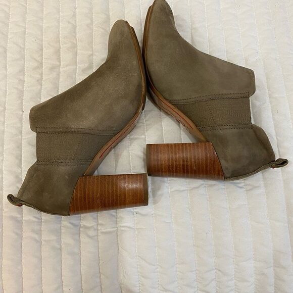 ED Ellen Degeneres Mahoney Heel Booties Women Size 7.5 - Picture 4 of 8